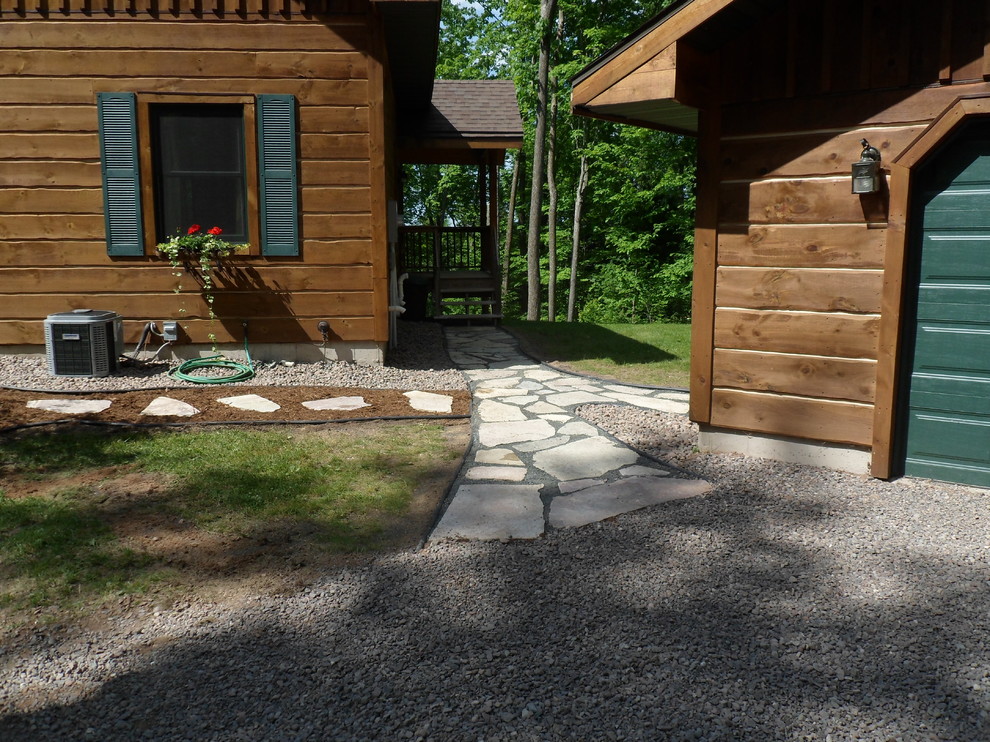 Design ideas for a rustic front yard stone garden path.