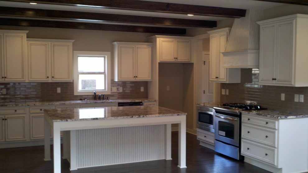 Inspiration for a transitional kitchen remodel in Birmingham