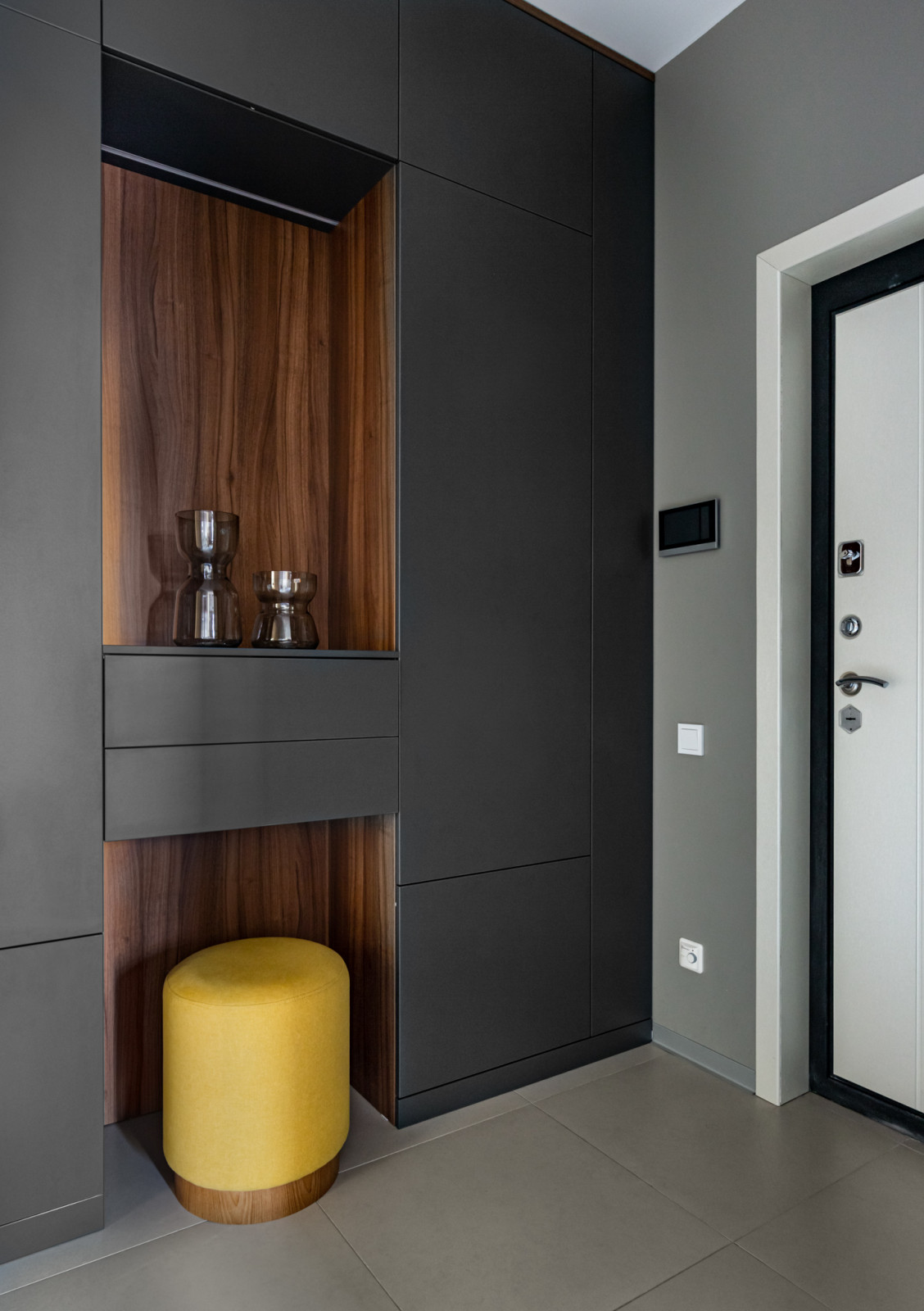 Белый в цвете