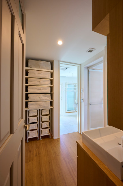 京都Garage-StyleHouse moderno-lavanderia