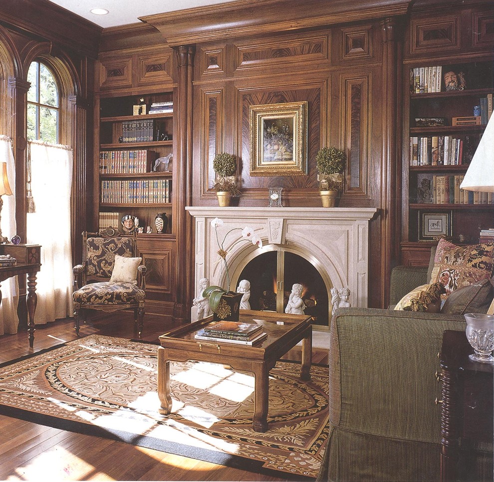 Photo of a traditional family room in Tampa.