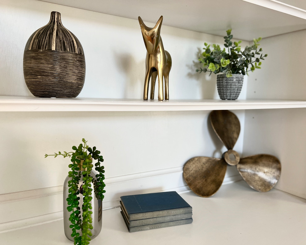 Transitional home design photo in Boston