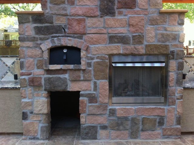 Outdoor pizza oven kit built in with fireplace