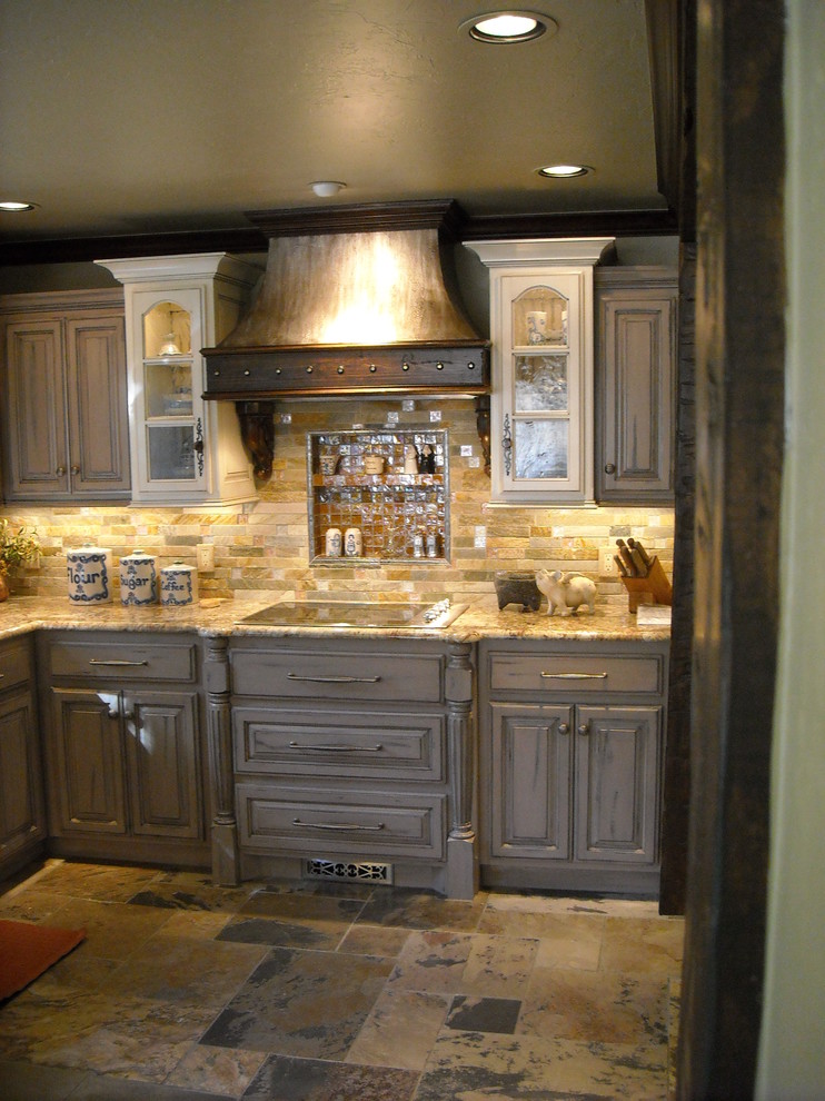 Kitchen - transitional kitchen idea in Oklahoma City