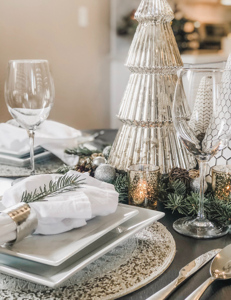 SIMPLE HOLIDAY TABLE SETTINGS