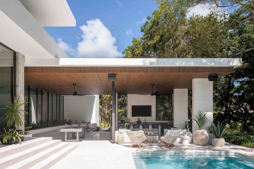 Minimalist patio photo in Miami