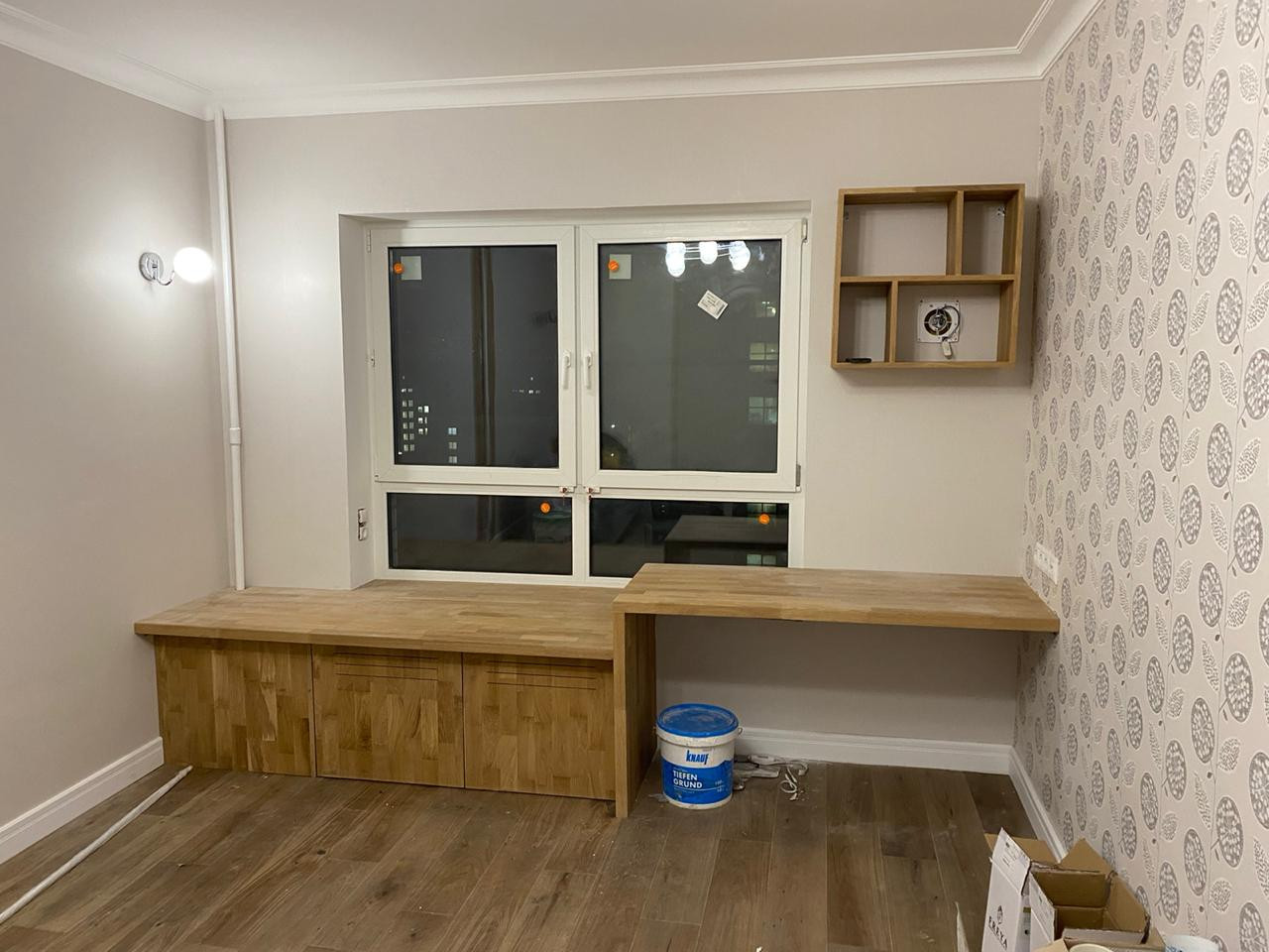 Подоконник-столешница с местом для хранения