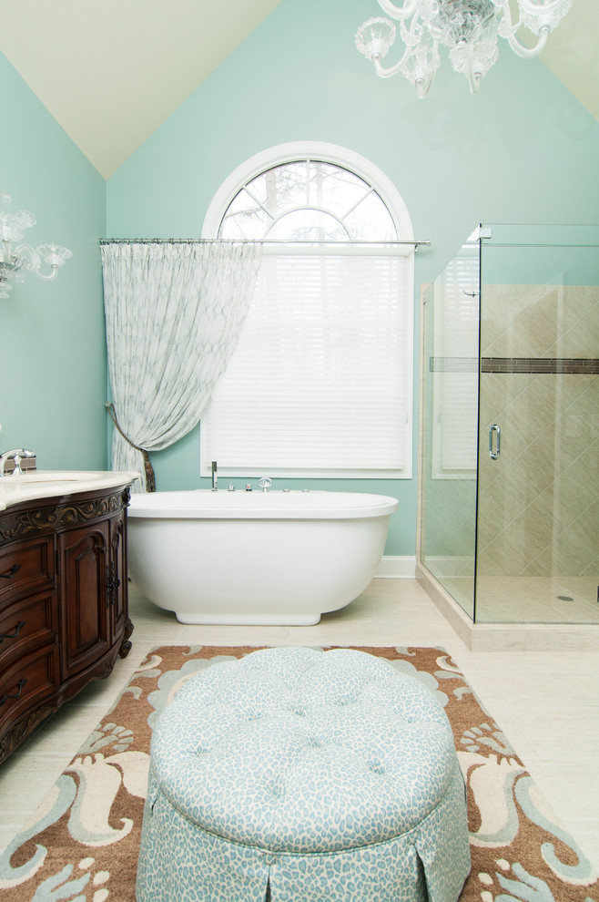 Стильный дизайн: большая ванная комната в стиле неоклассика (современная классика) - последний тренд