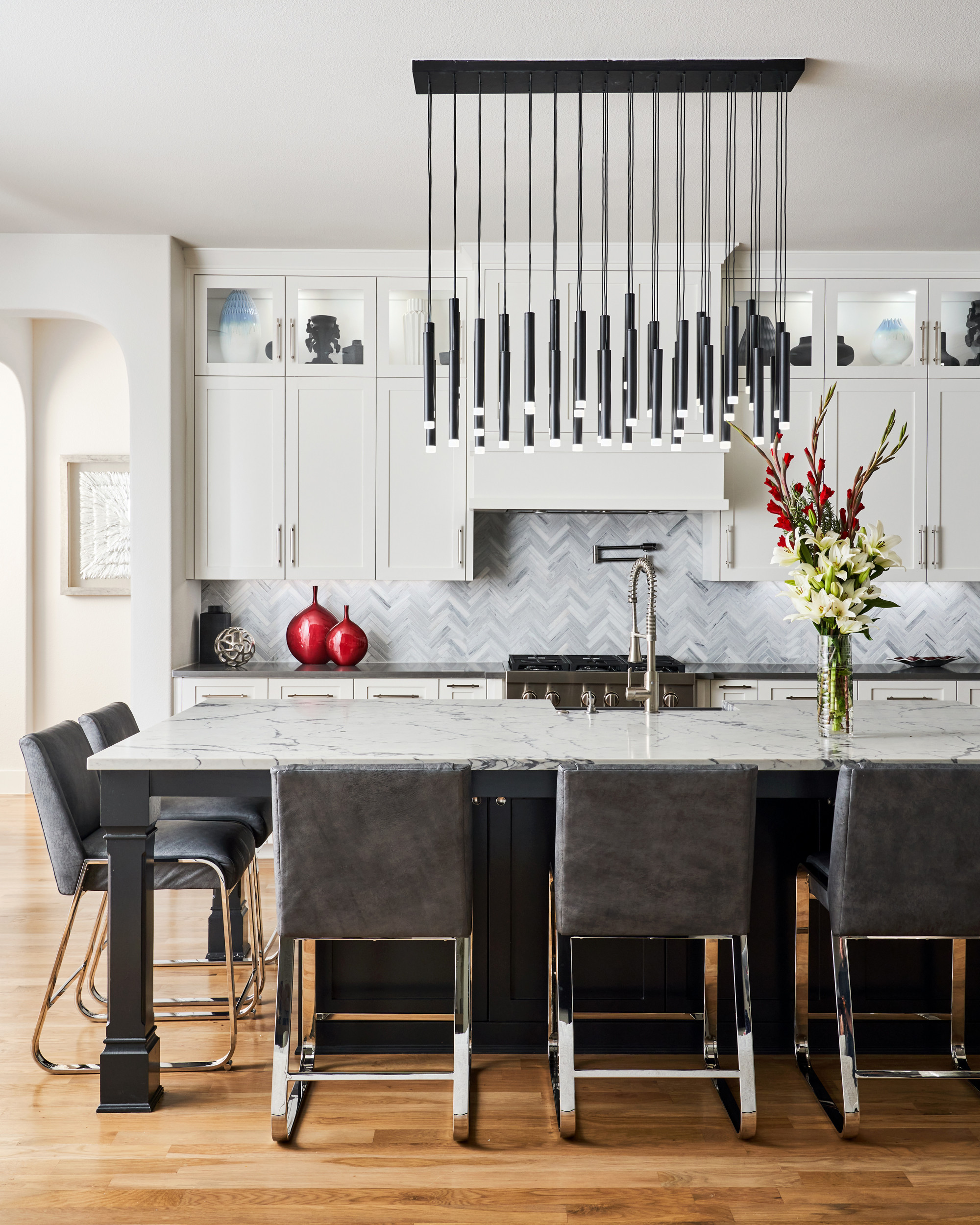 Modern Aesthetic with Clean Lines Kitchen - Dorene Gomez Interiors : Dorene  Gomez Interiors