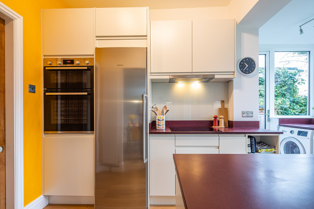 Compact Kitchen with Colour contemporary-koek