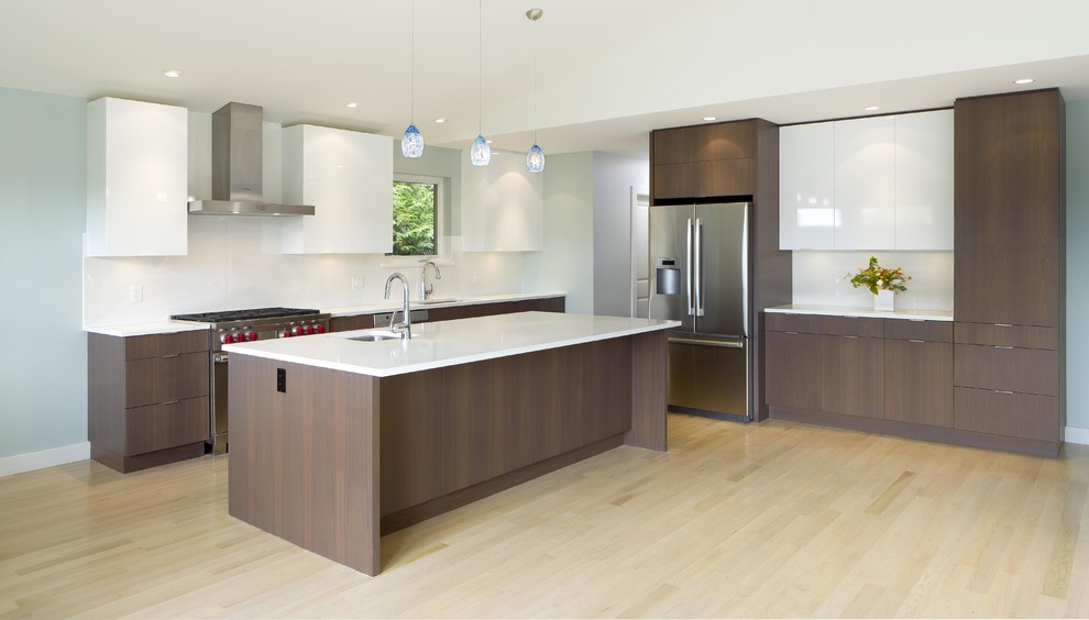 This is an example of a modern kitchen in Vancouver.