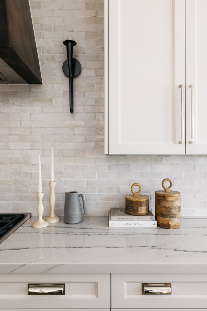 Kitchen - transitional kitchen idea in Phoenix