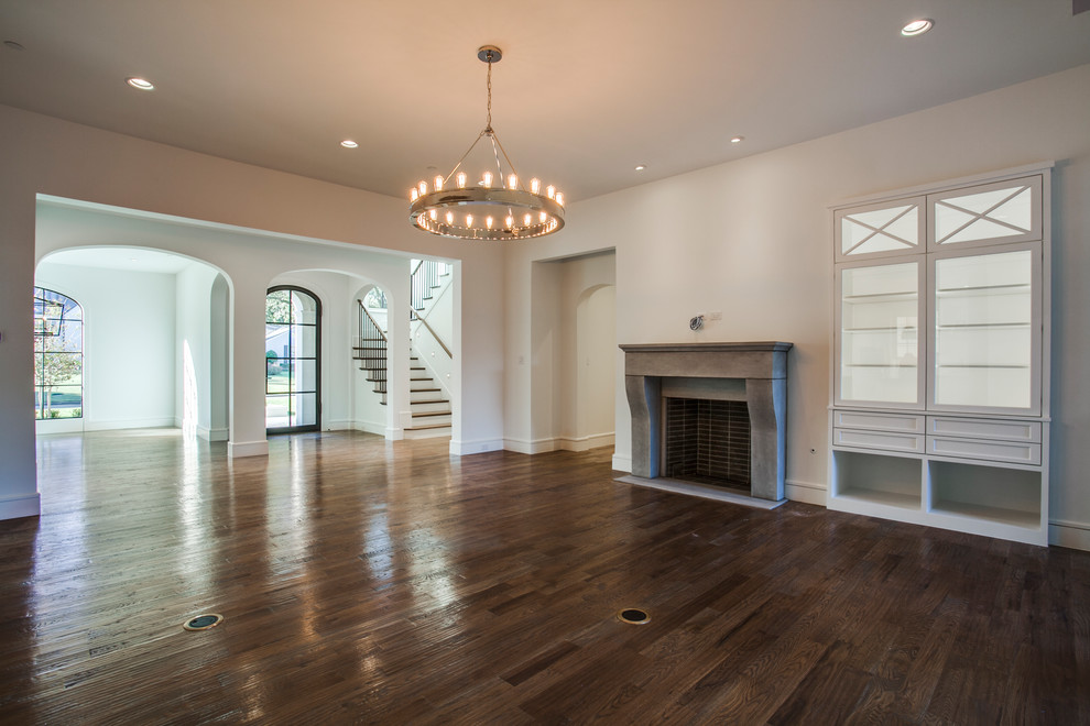 Example of a transitional home design design in Dallas