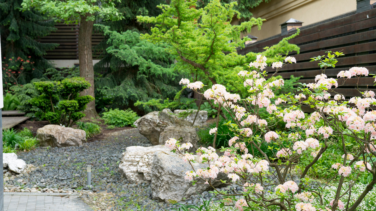 Сад с японским характером в КП  "Ландшафт", Усово 2010 г