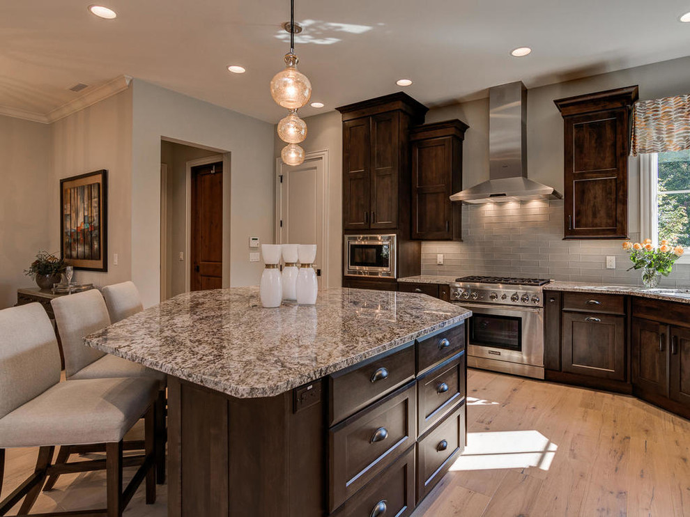 Kitchen - transitional kitchen idea