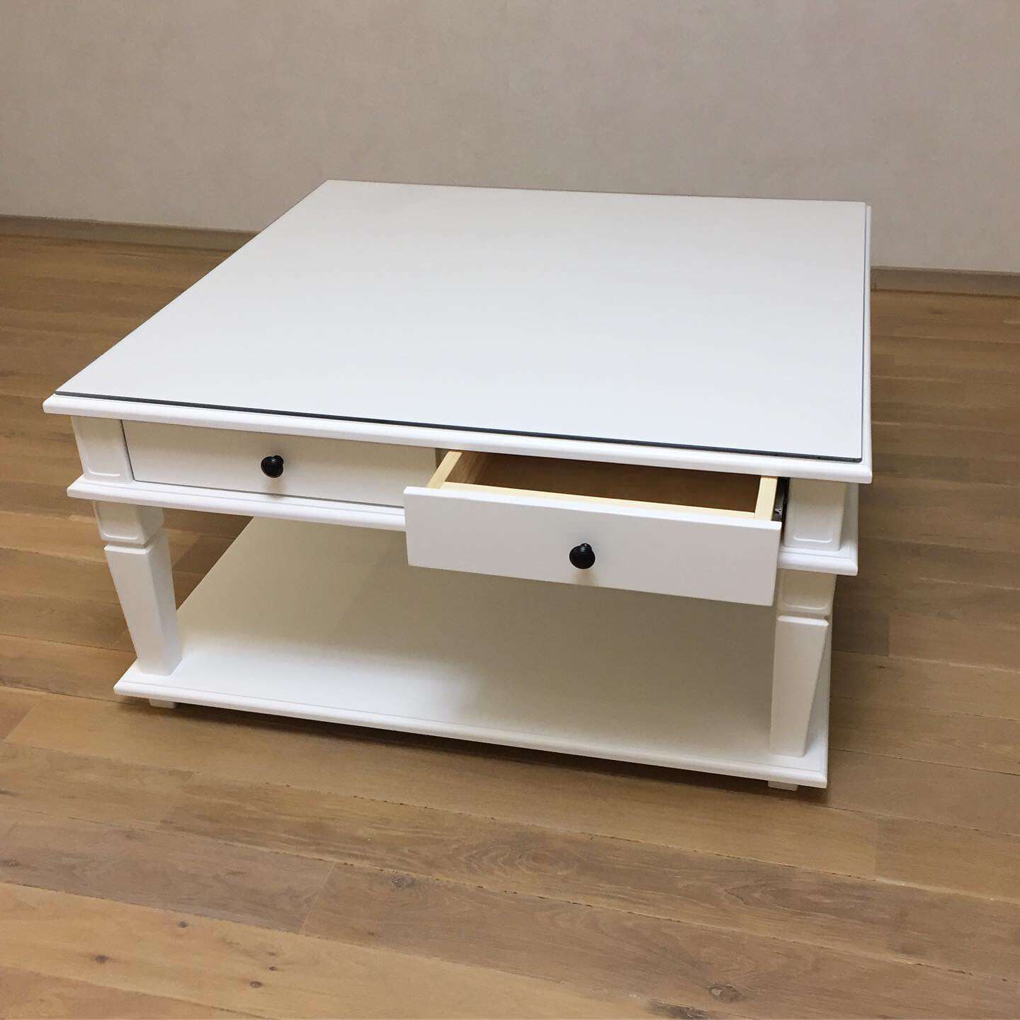 Семейная гостиная из массива бука