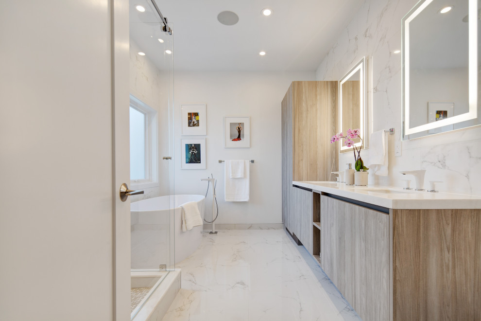 Bathroom - contemporary bathroom idea in San Francisco