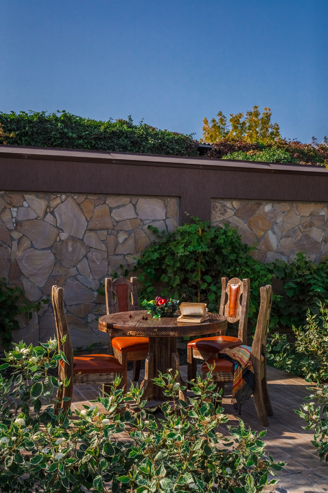 Отель "МАСК". Беседка на территории.