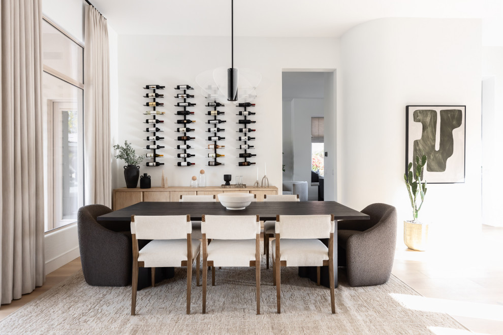 Example of a minimalist dining room design in Phoenix