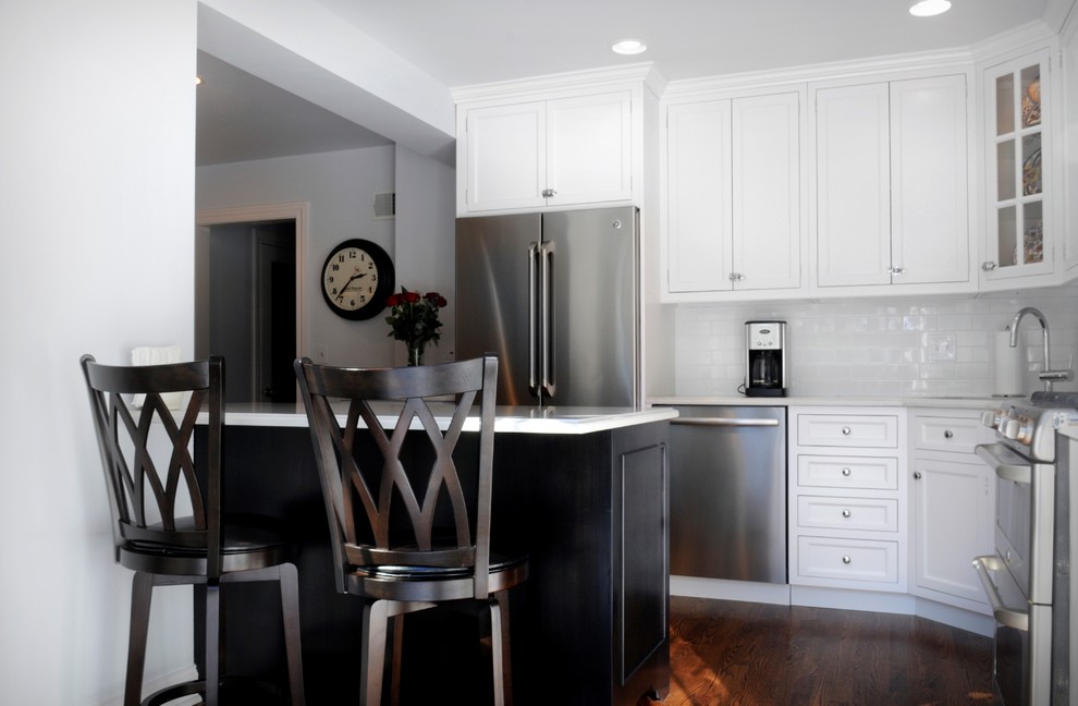 Transitional kitchen photo in Chicago