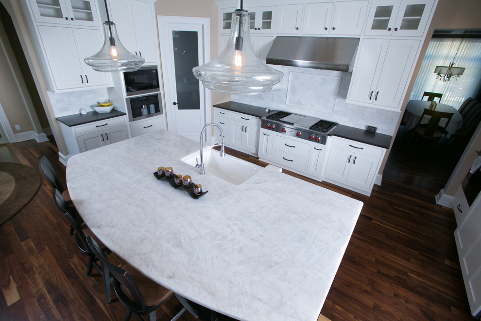 Inspiration for a transitional home design remodel in Milwaukee