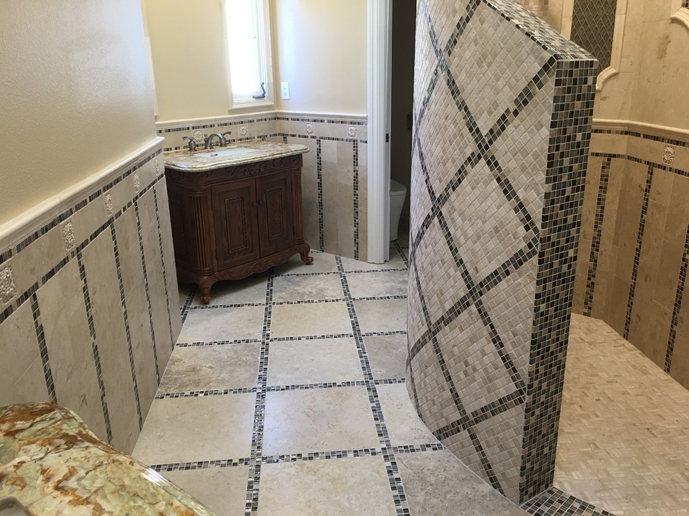 Transitional home design photo in Orange County