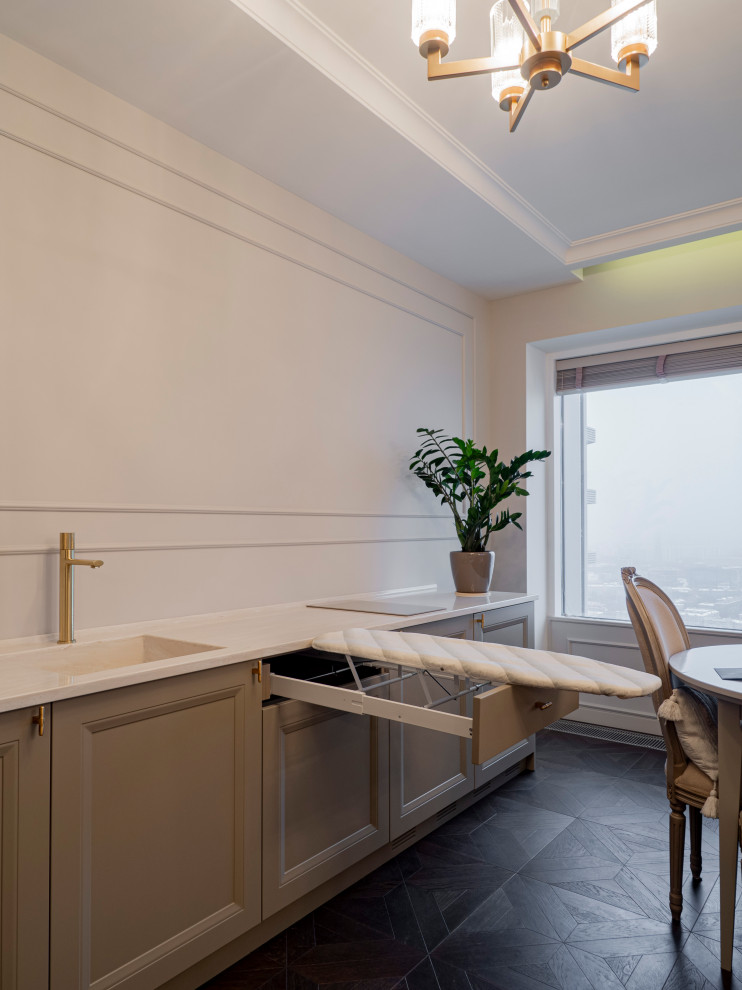 Меблировка квартиры: необычная кухня и гардеробная