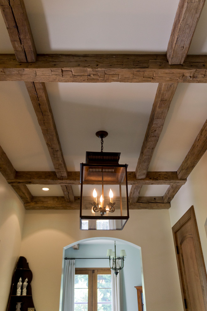 Example of a mountain style entryway design in New York