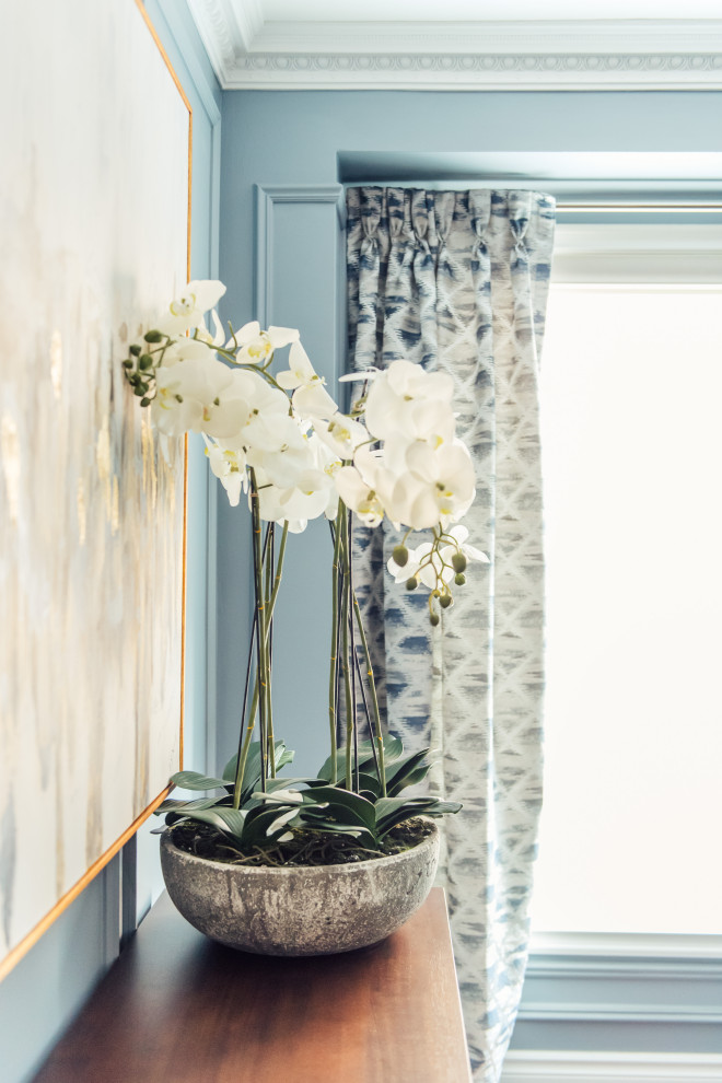 Home design - transitional home design idea in Toronto