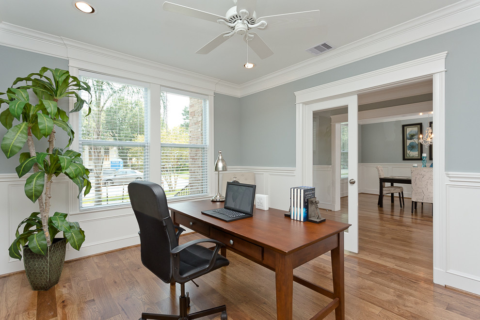 Transitional home office in Houston.