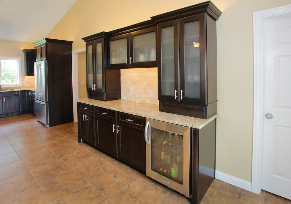 Transitional kitchen photo in Chicago