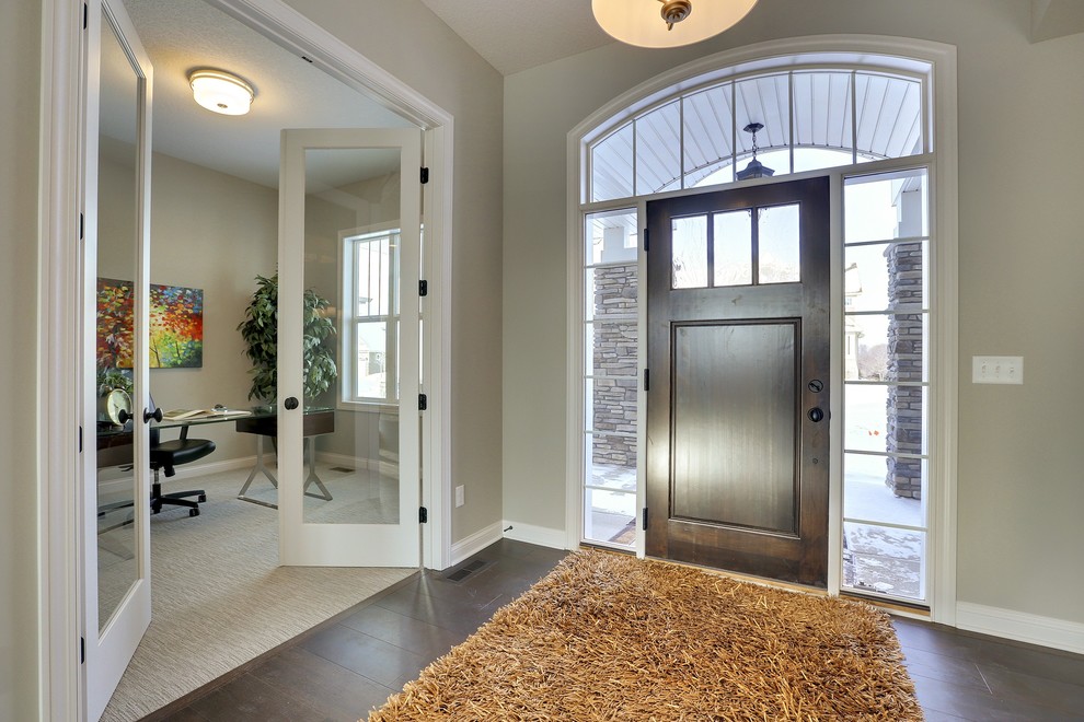 Example of a transitional entryway design in Minneapolis