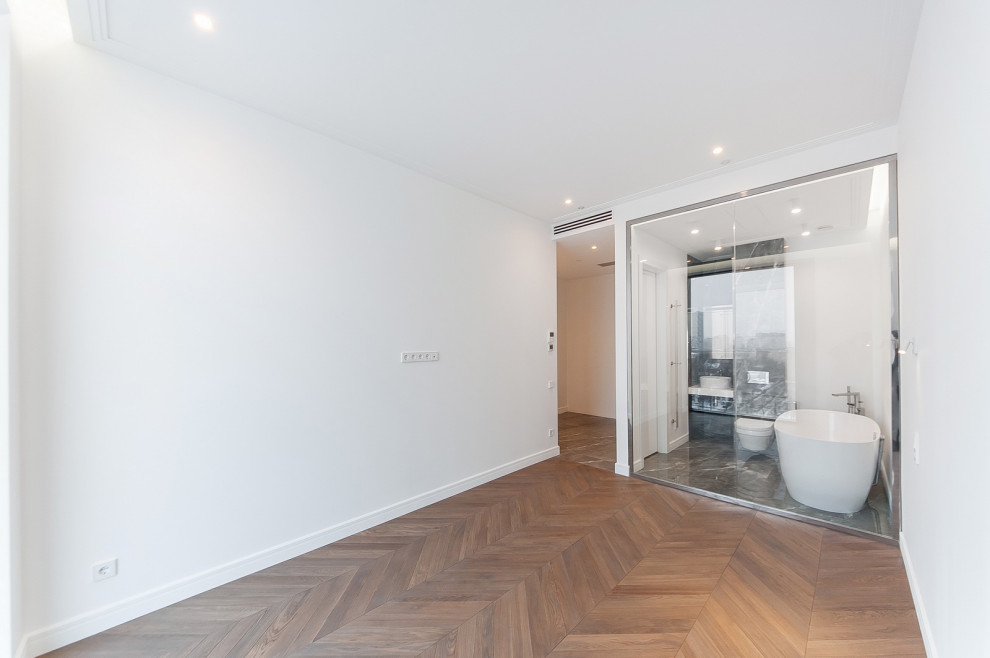 Спальня (вид на TV зону и ванную комнату )