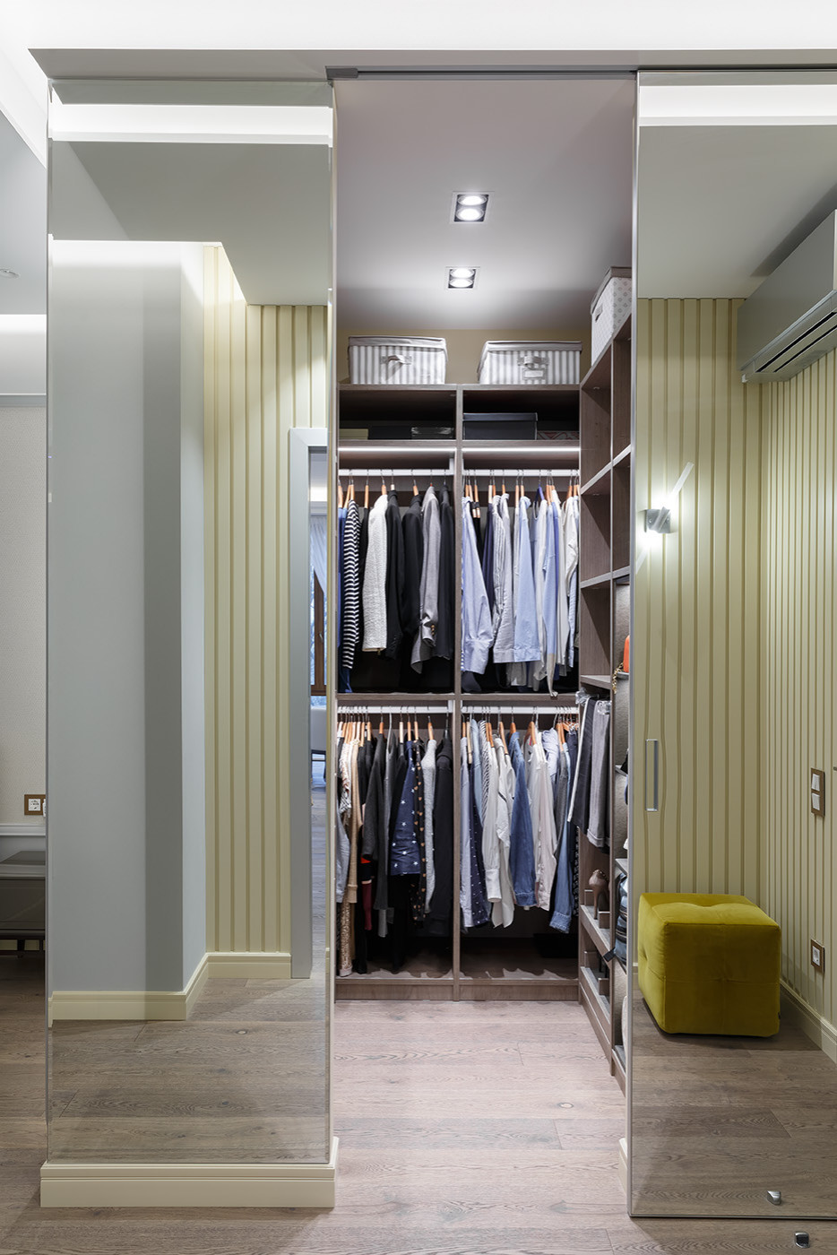 Гардероб при мастер-спальне
