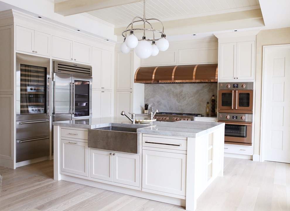 Kitchen - transitional kitchen idea in Miami