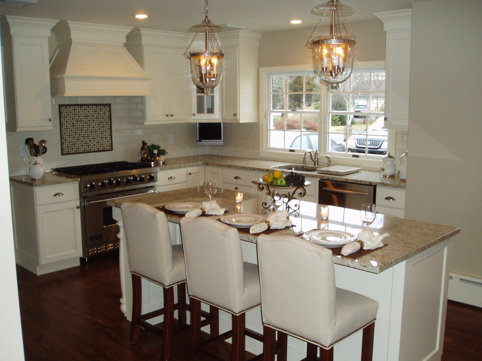 Inspiration for a transitional kitchen remodel in New York