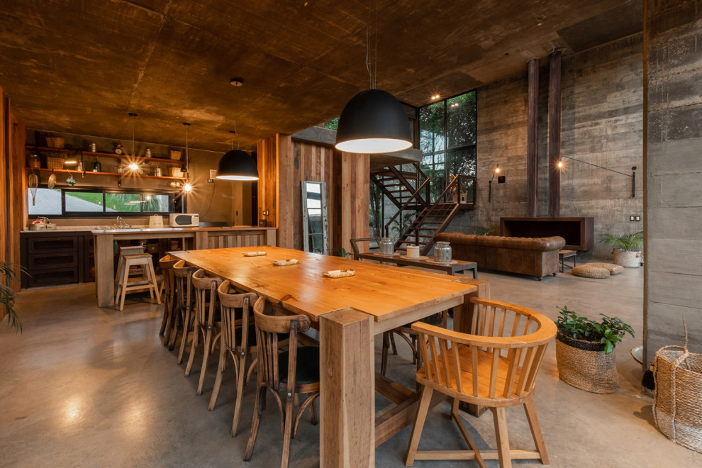 This is an example of an industrial dining room in Madrid.