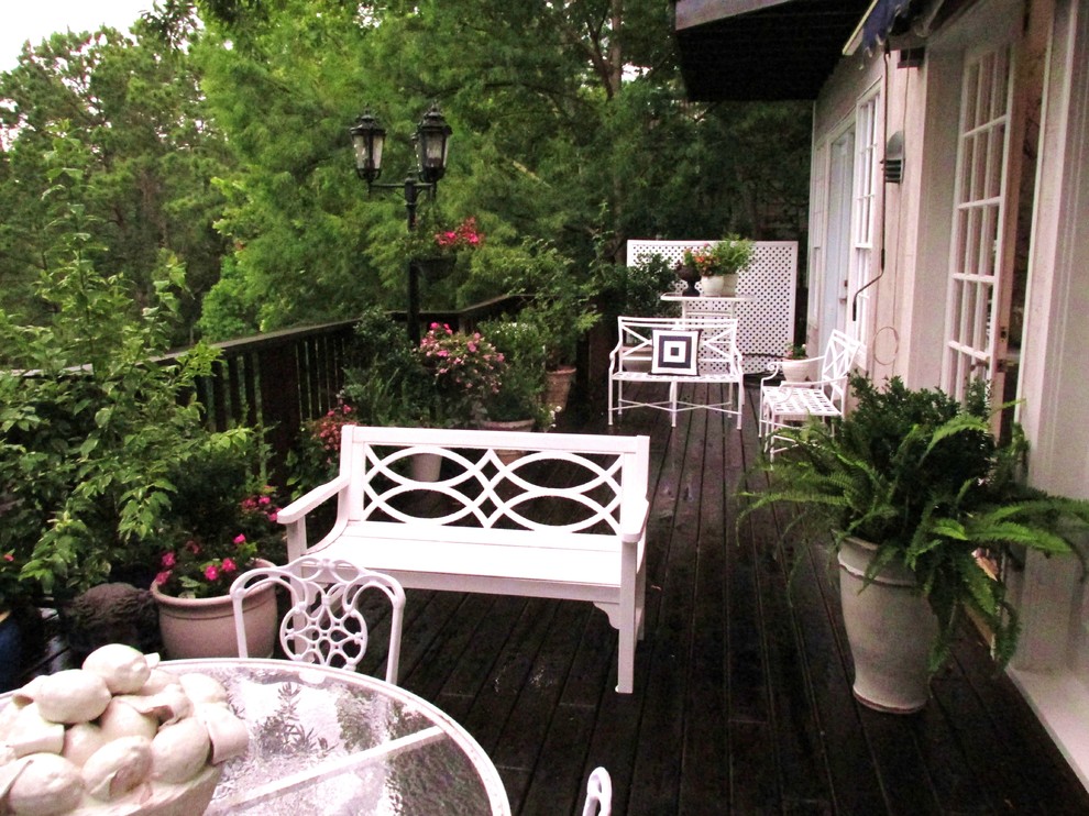 Example of a transitional deck design in Houston