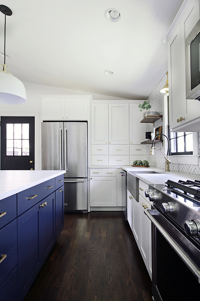 Kitchen - transitional kitchen idea in Atlanta
