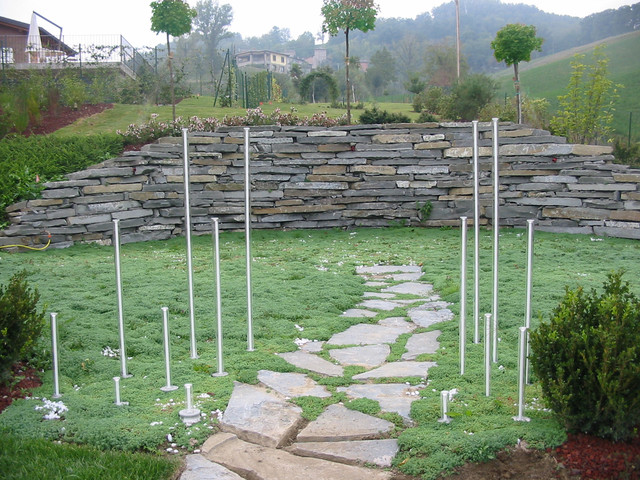 Giardino con anfiteatro modern-garden