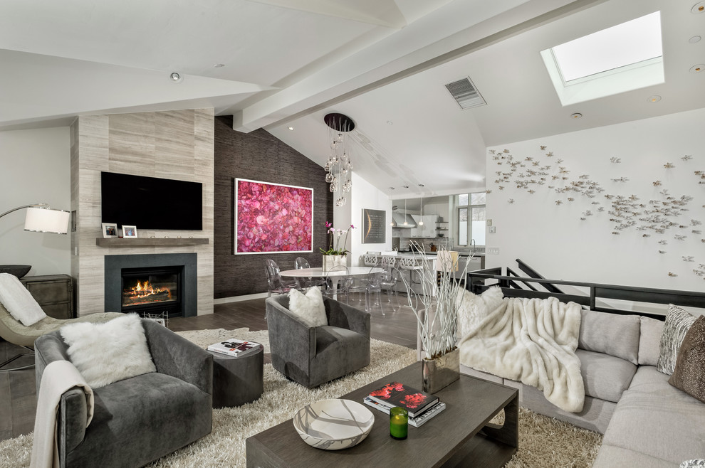 Transitional home design photo in Denver