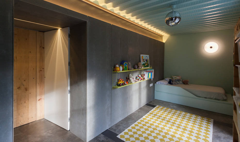 Photo of a mid-sized contemporary gender-neutral kids' bedroom for kids 4-10 years old in Other with multi-coloured walls.