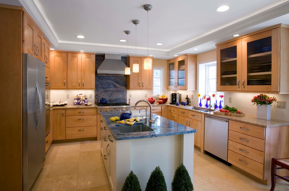 Photo of a mid-sized transitional kitchen in Cleveland.