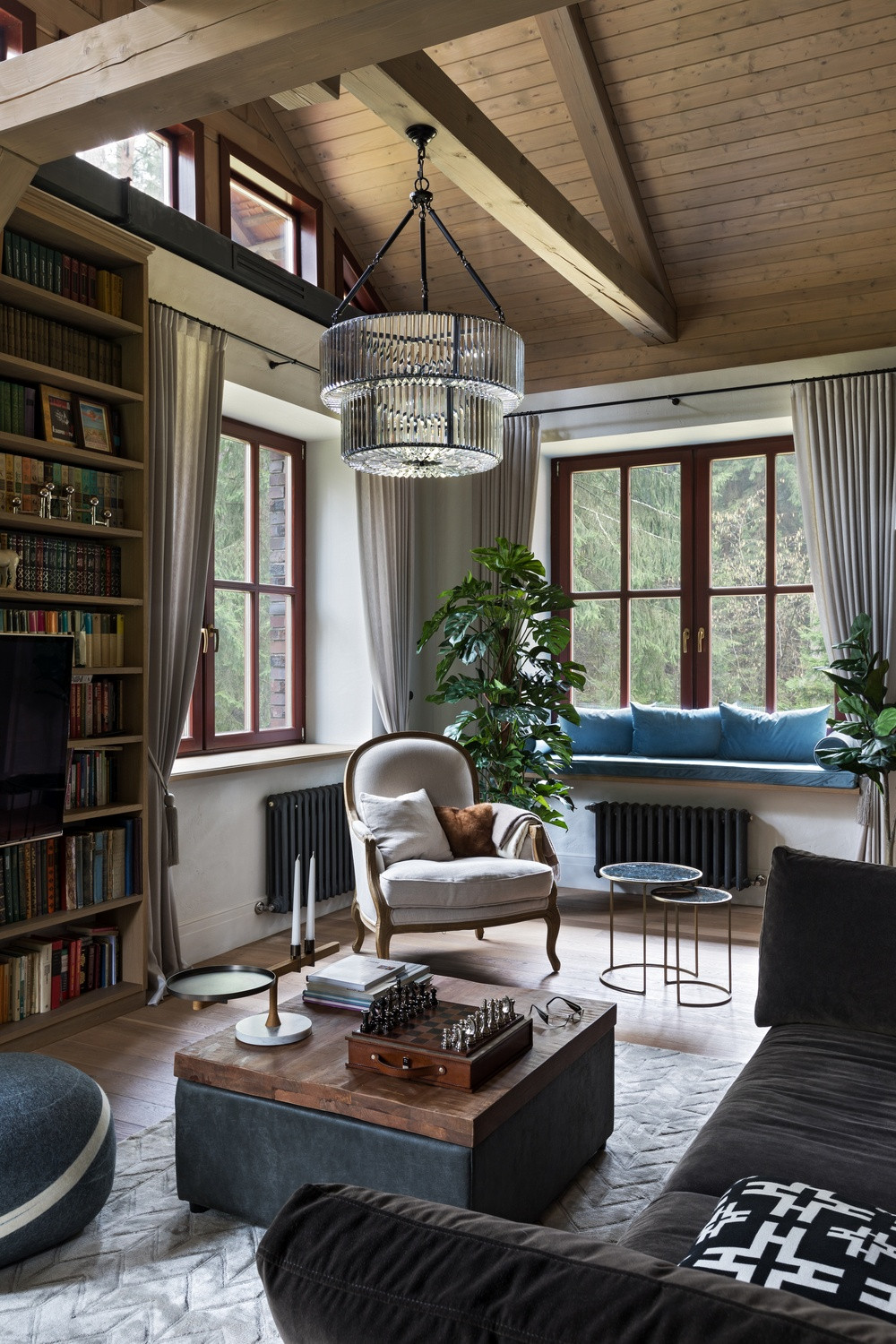 Дом в соснах