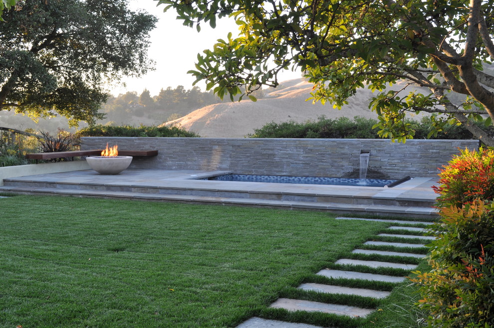 This is an example of a modern patio in San Francisco with a water feature.