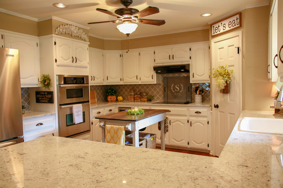 Kitchen - kitchen idea in Austin