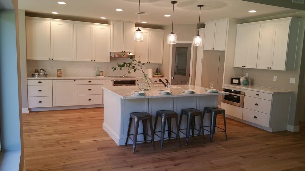 Kitchen - transitional kitchen idea in Phoenix