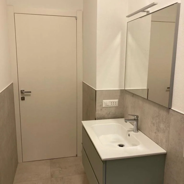 Ristrutturazione villetta anni 60 contemporary-bathroom