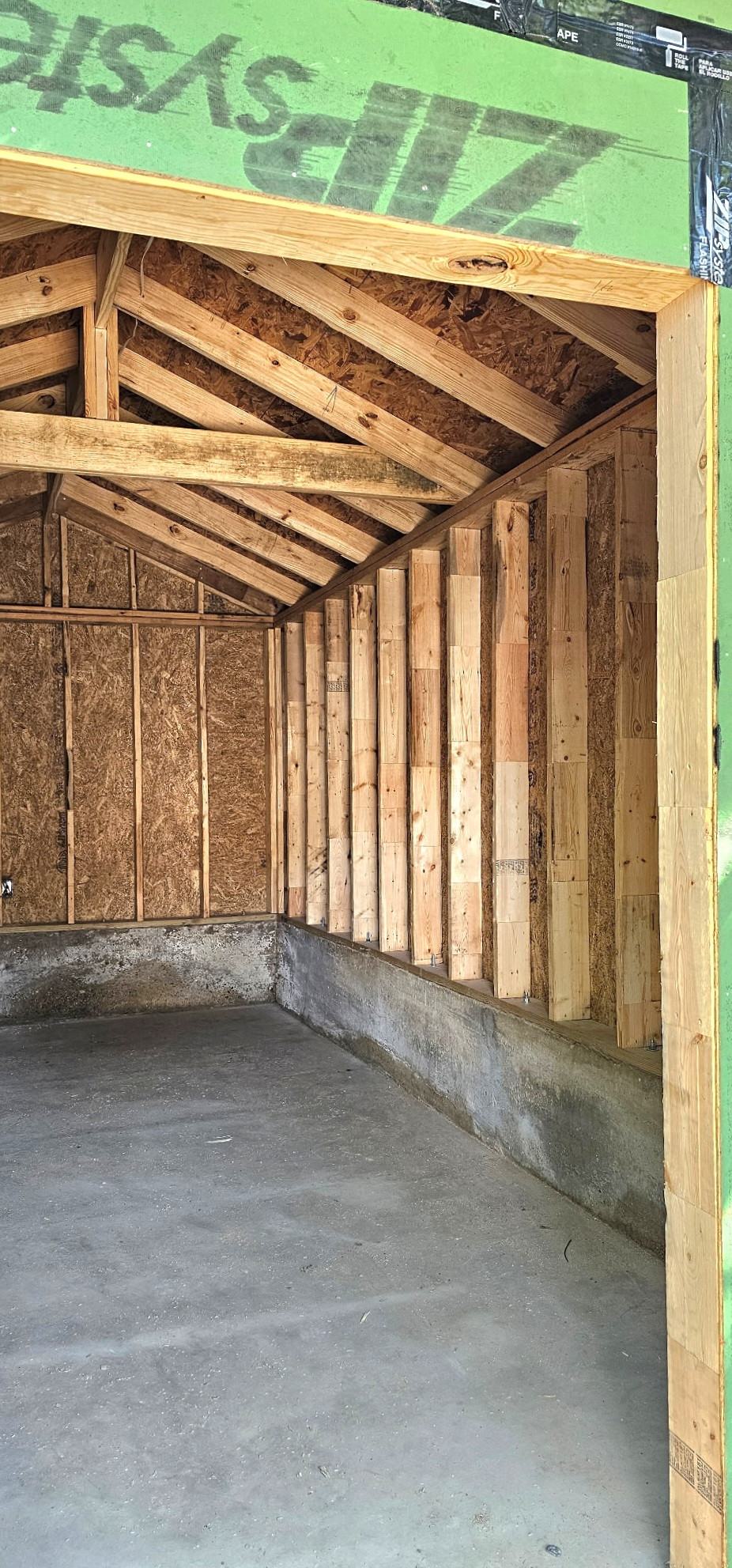 DETACHED GARAGE