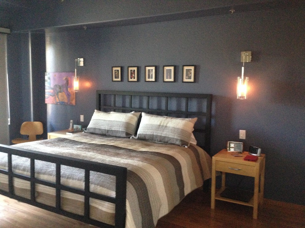 Photo of a midcentury bedroom in Phoenix.